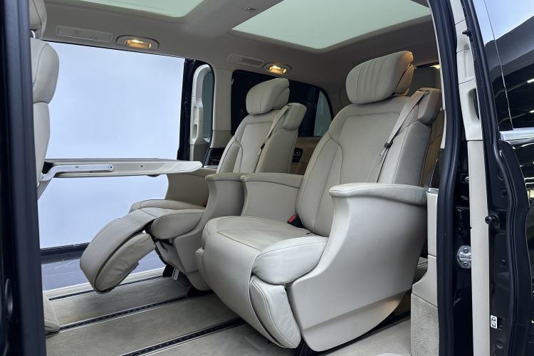 Used Mercedes-Benz V-Class 2017 V 260 Prestige Edition Headliner