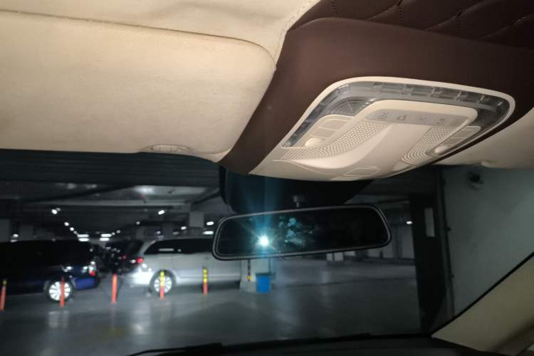 Used Mercedes-Benz V-Class 2017 2.0T Basic Extended Middle East Headliner