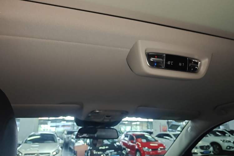 Used Mercedes-Benz V-Class 2017 V 260 L Prestige Extended Edition Headliner