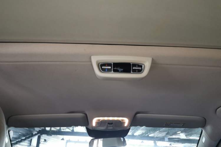 Used Mercedes-Benz V-Class 2017 V 260 L Prestige Extended Edition Headliner