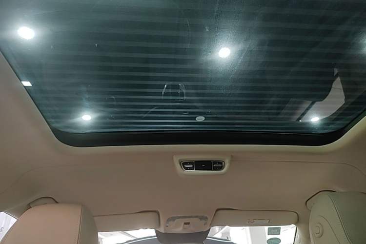 Used Mercedes-Benz V-Class 2017 V 260 Avantgarde Edition Headliner