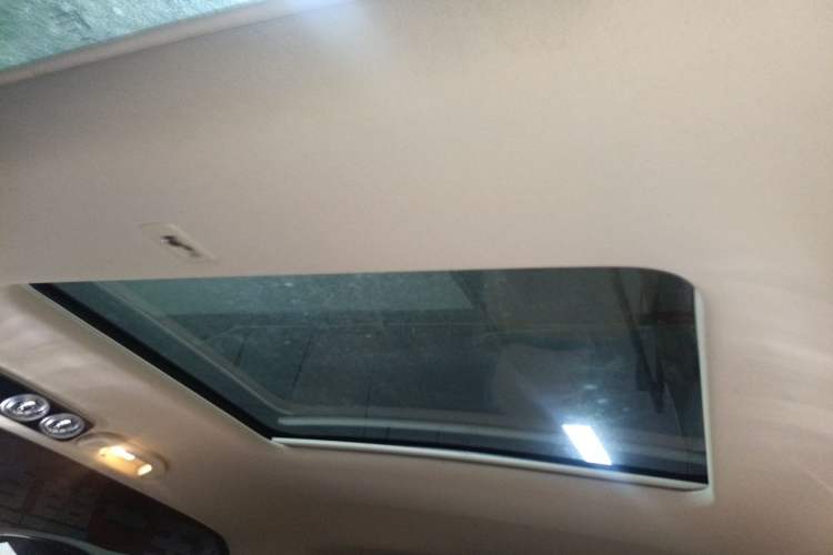 Used Mercedes-Benz V-Class 2017 V 260 Avantgarde Edition Headliner