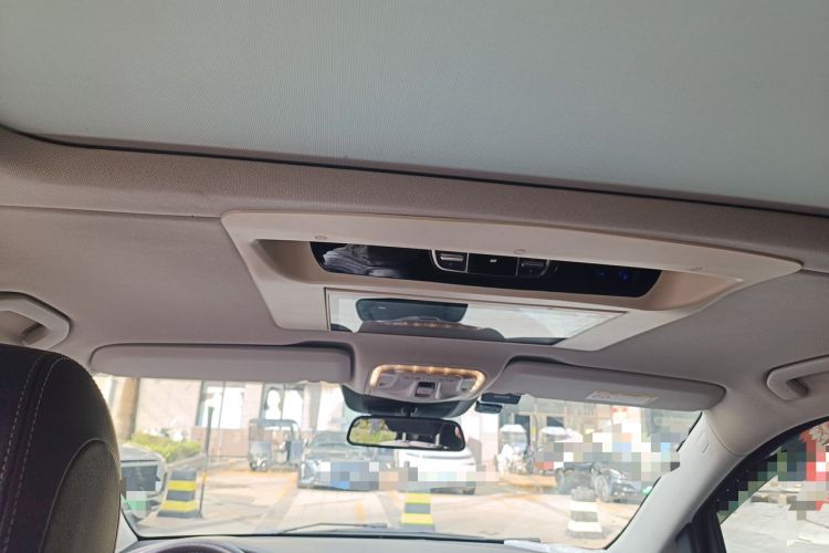 Used Mercedes-Benz V-Class 2017 V 260 Avantgarde Edition Headliner