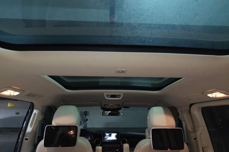 Used Mercedes-Benz V-Class 2017 V 260 Avantgarde Edition Headliner