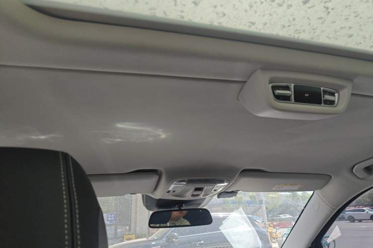 Used Mercedes-Benz V-Class 2017 V 260 L Prestige Extended Edition Headliner