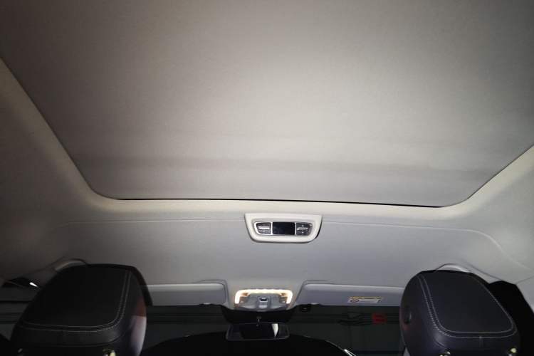 Used Mercedes-Benz V-Class 2017 V 260 Avantgarde Edition Headliner
