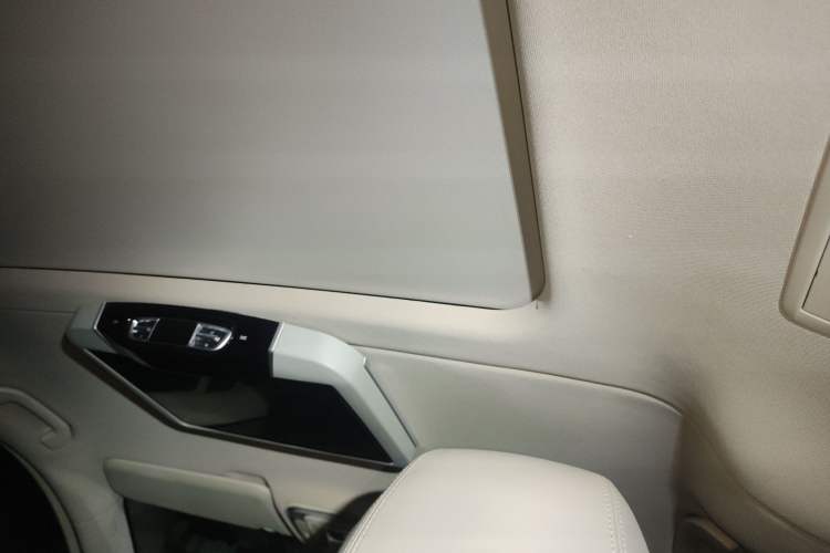Used Mercedes-Benz V-Class 2017 V 260 L Prestige Extended Edition Headliner