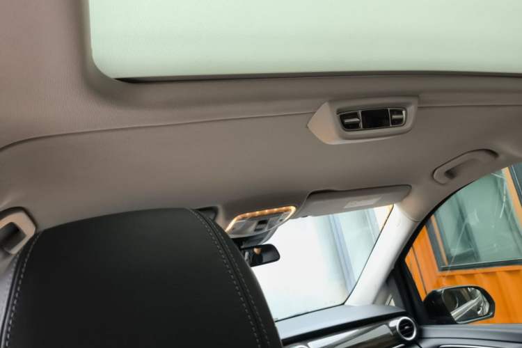 Used Mercedes-Benz V-Class 2017 V 260 Avantgarde Edition Headliner