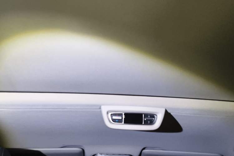 Used Mercedes-Benz V-Class 2017 V 260 Avantgarde Edition Headliner