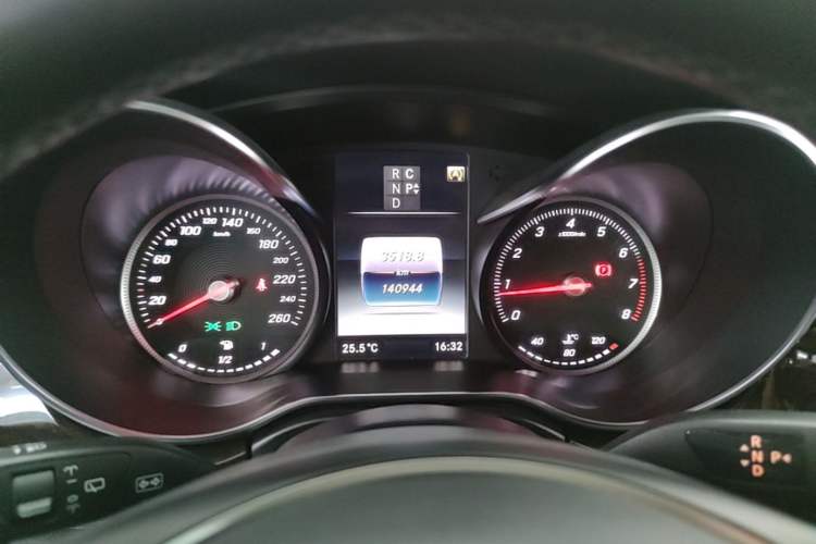 Used Mercedes-Benz V-Class 2017 V 260 L Prestige Extended Edition Instrument Cluster
