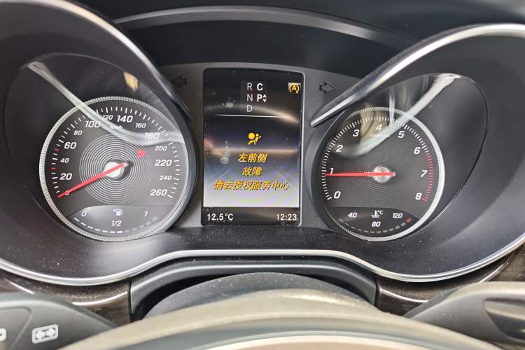 Used Mercedes-Benz V-Class 2017 V 260 Avantgarde Edition Instrument Cluster