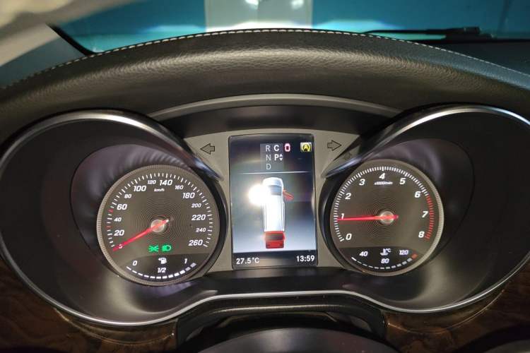 Used Mercedes-Benz V-Class 2017 V 260 L Prestige Extended Edition Instrument Cluster