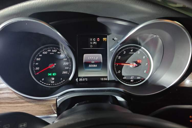 Used Mercedes-Benz V-Class 2017 V 260 Avantgarde Edition Instrument Cluster