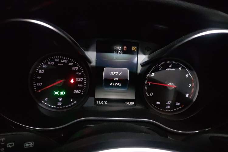 Used Mercedes-Benz V-Class 2017 V 260 L Prestige Extended Edition Instrument Cluster