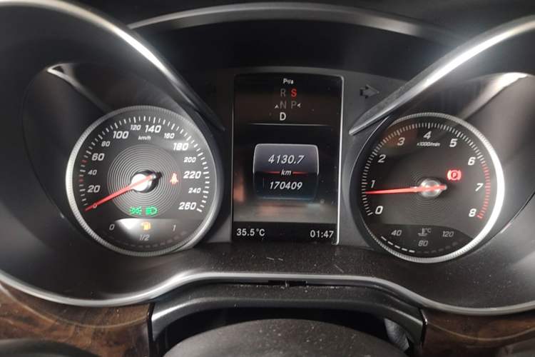 Used Mercedes-Benz V-Class 2017 V 260 L Prestige Extended Edition Instrument Cluster