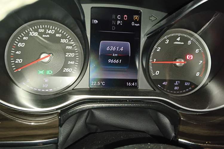 Used Mercedes-Benz V-Class 2017 V 260 Avantgarde Edition Instrument Cluster