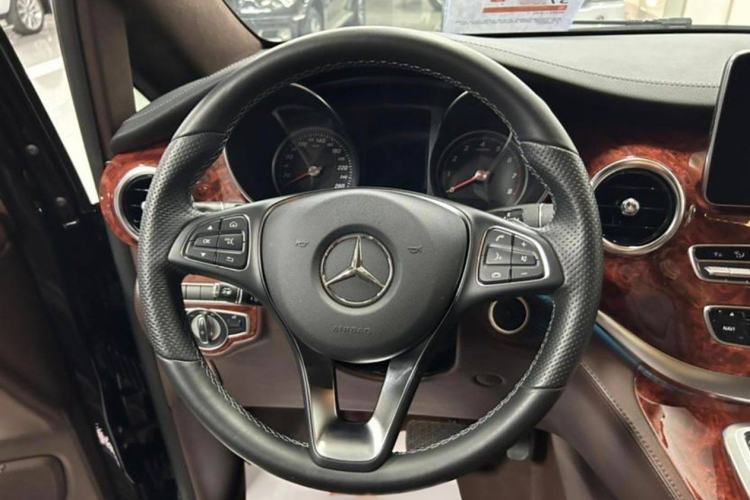 Used Mercedes-Benz V-Class 2017 V 260 L Prestige Extended Edition Interior 1