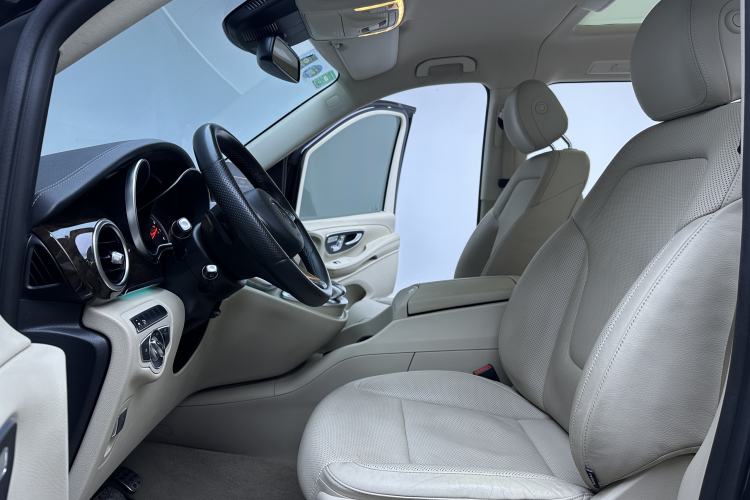 Used Mercedes-Benz V-Class 2017 V 260 Prestige Edition Interior 1