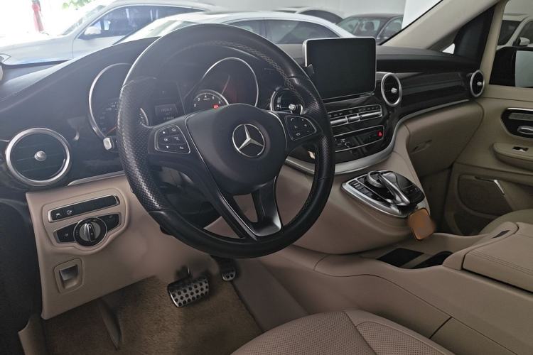 Used Mercedes-Benz V-Class 2017 V 260 L Prestige Extended Edition Interior 1