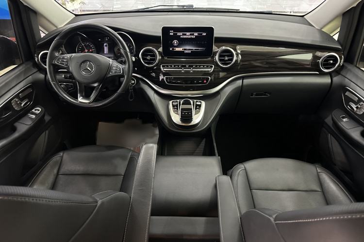 Used Mercedes-Benz V-Class 2017 V 260 Avantgarde Edition Interior 1