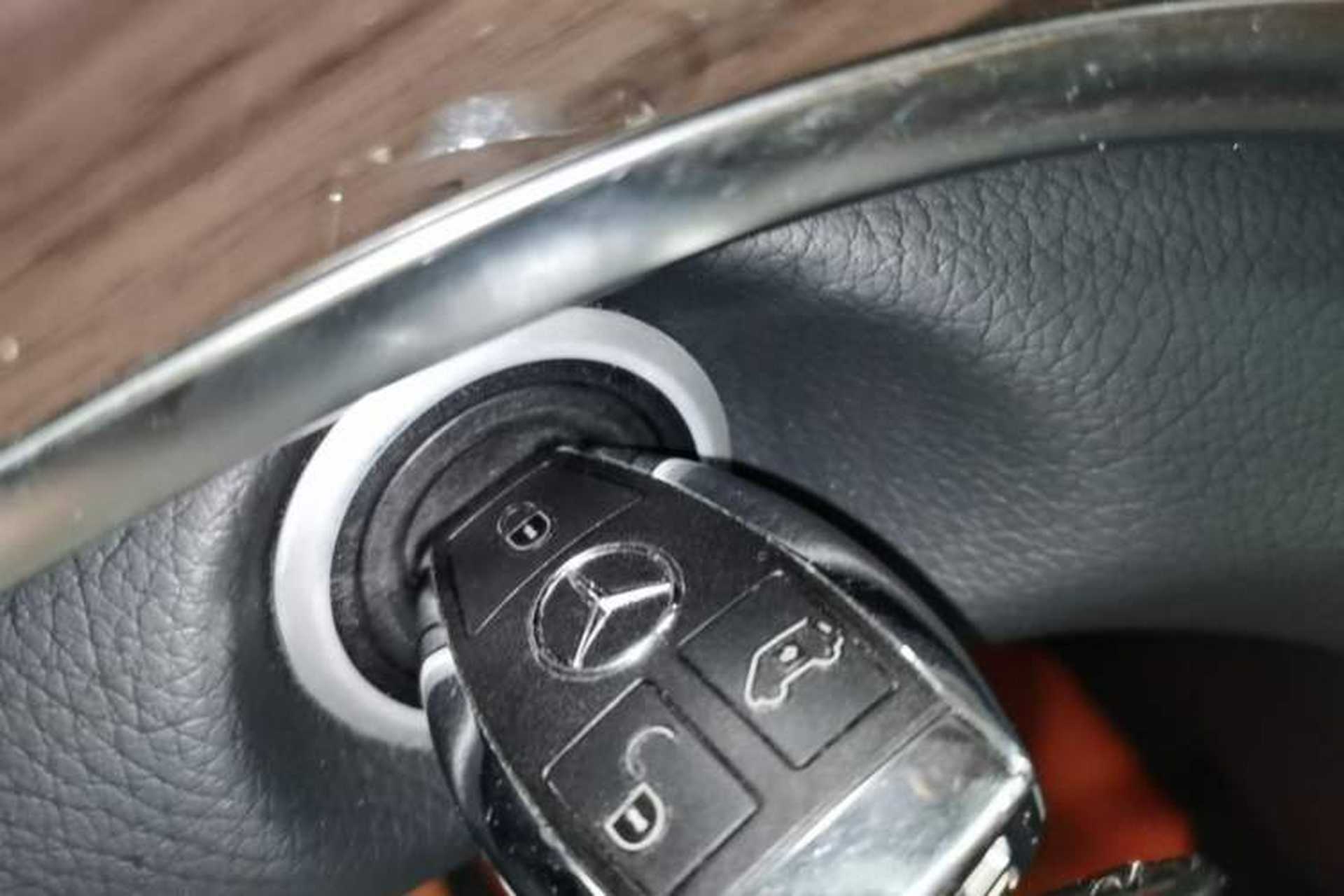 Used Mercedes-Benz V-Class 2017 V 260 Avantgarde Edition Interior 1