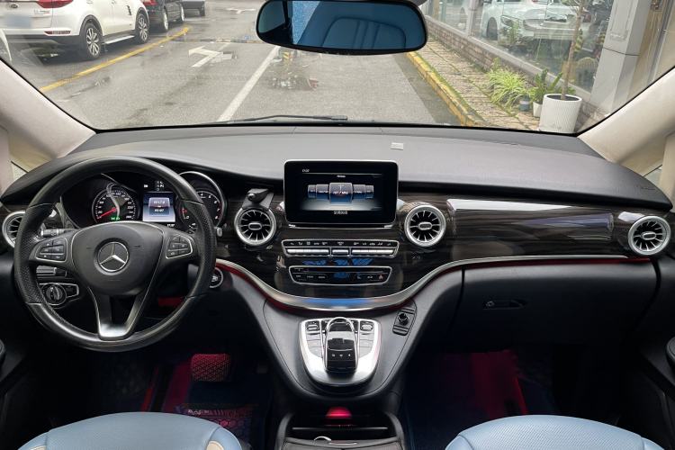 Used Mercedes-Benz V-Class 2017 V 260 Avantgarde Edition Interior 1