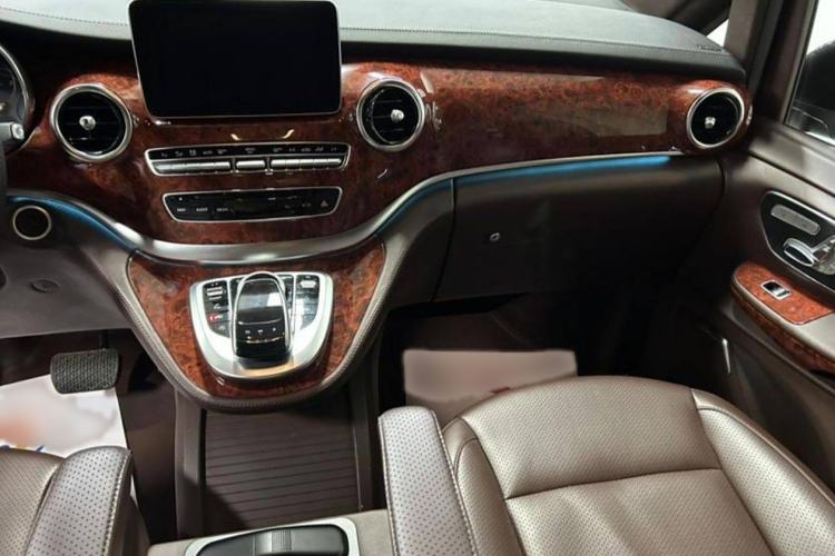 Used Mercedes-Benz V-Class 2017 V 260 L Prestige Extended Edition Interior 2