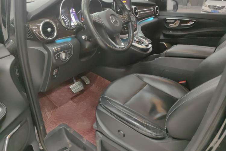Used Mercedes-Benz V-Class 2017 V 260 L Prestige Extended Edition Interior 2