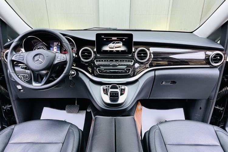 Used Mercedes-Benz V-Class 2017 V 260 Avantgarde Edition Interior 2