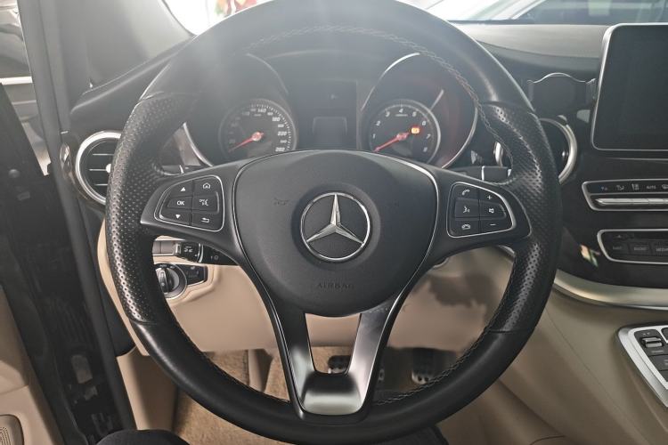 Used Mercedes-Benz V-Class 2017 V 260 L Prestige Extended Edition Interior 2