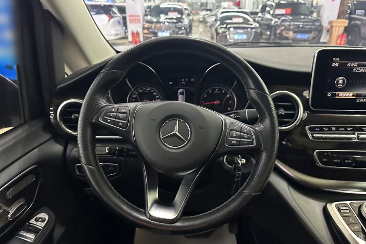 Used Mercedes-Benz V-Class 2017 V 260 Avantgarde Edition Interior 2