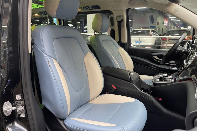 Used Mercedes-Benz V-Class 2017 V 260 Avantgarde Edition Interior 2