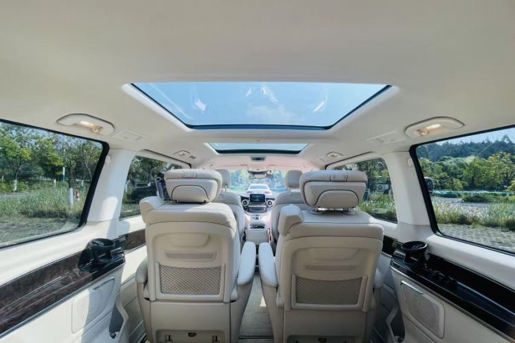 Used Mercedes-Benz V-Class 2017 V 260 L Prestige Extended Edition Interior 3