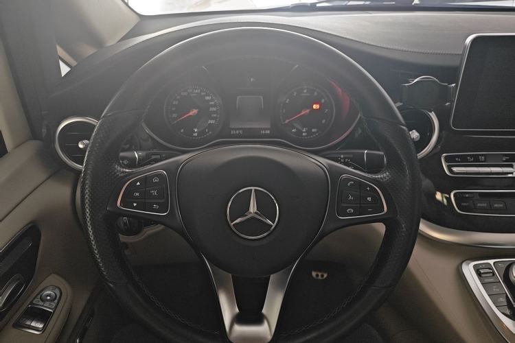 Used Mercedes-Benz V-Class 2017 V 260 L Prestige Extended Edition Interior 3