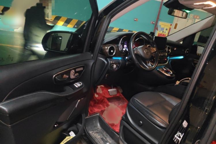 Used Mercedes-Benz V-Class 2017 V 260 L Prestige Extended Edition Interior 3