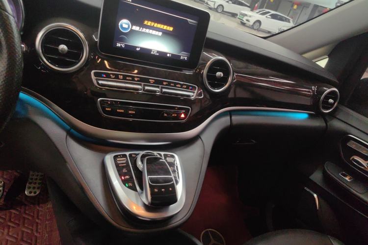 Used Mercedes-Benz V-Class 2017 V 260 L Prestige Extended Edition Interior 4