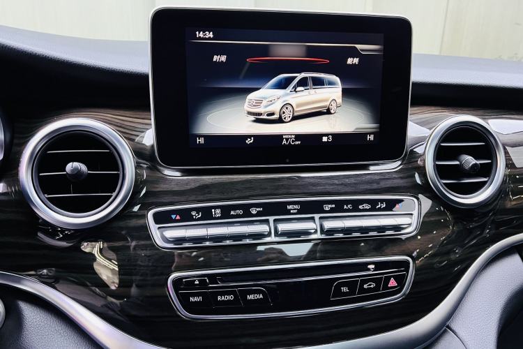 Used Mercedes-Benz V-Class 2017 V 260 Avantgarde Edition Interior 4