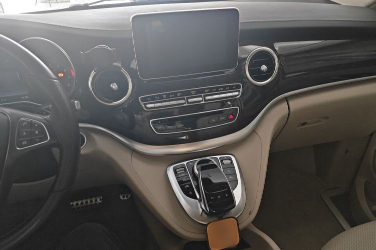 Used Mercedes-Benz V-Class 2017 V 260 L Prestige Extended Edition Interior 4