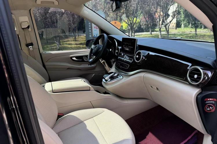Used Mercedes-Benz V-Class 2017 V 260 Prestige Edition Interior 4