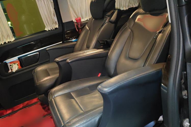 Used Mercedes-Benz V-Class 2017 V 260 L Prestige Extended Edition Interior 4