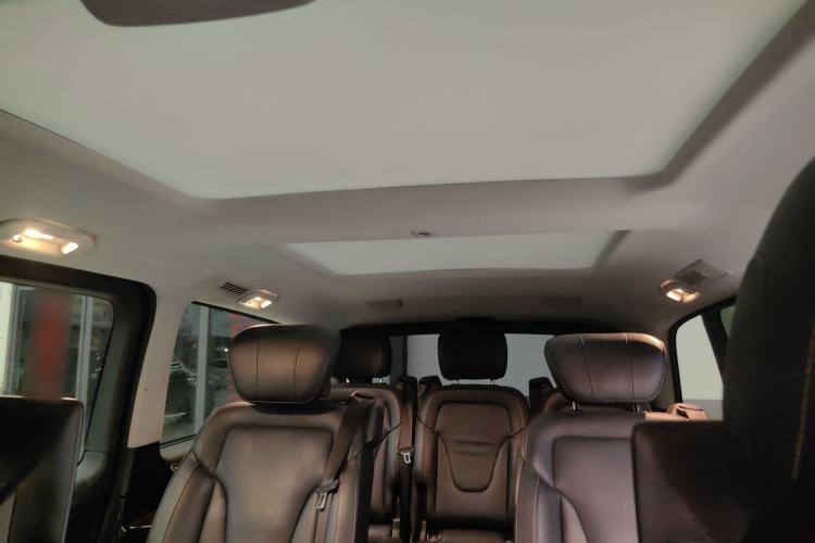 Used Mercedes-Benz V-Class 2017 V 260 L Prestige Extended Edition Interior 5