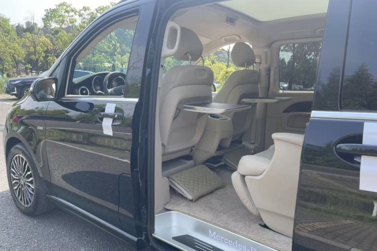 Used Mercedes-Benz V-Class 2017 V 260 L Prestige Extended Edition Interior 5