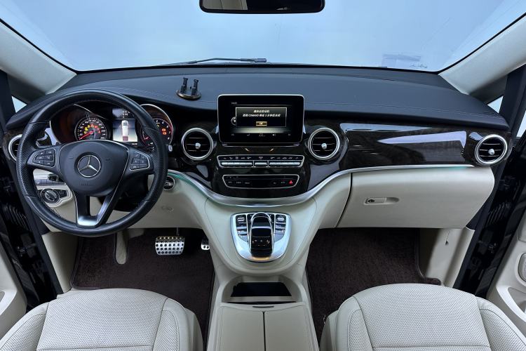 Used Mercedes-Benz V-Class 2017 V 260 Prestige Edition Interior 5
