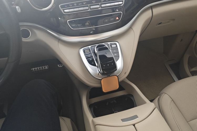 Used Mercedes-Benz V-Class 2017 V 260 L Prestige Extended Edition Interior 5