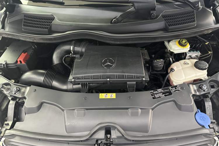 Used Mercedes-Benz V-Class 2017 V 260 Avantgarde Edition Interior 6