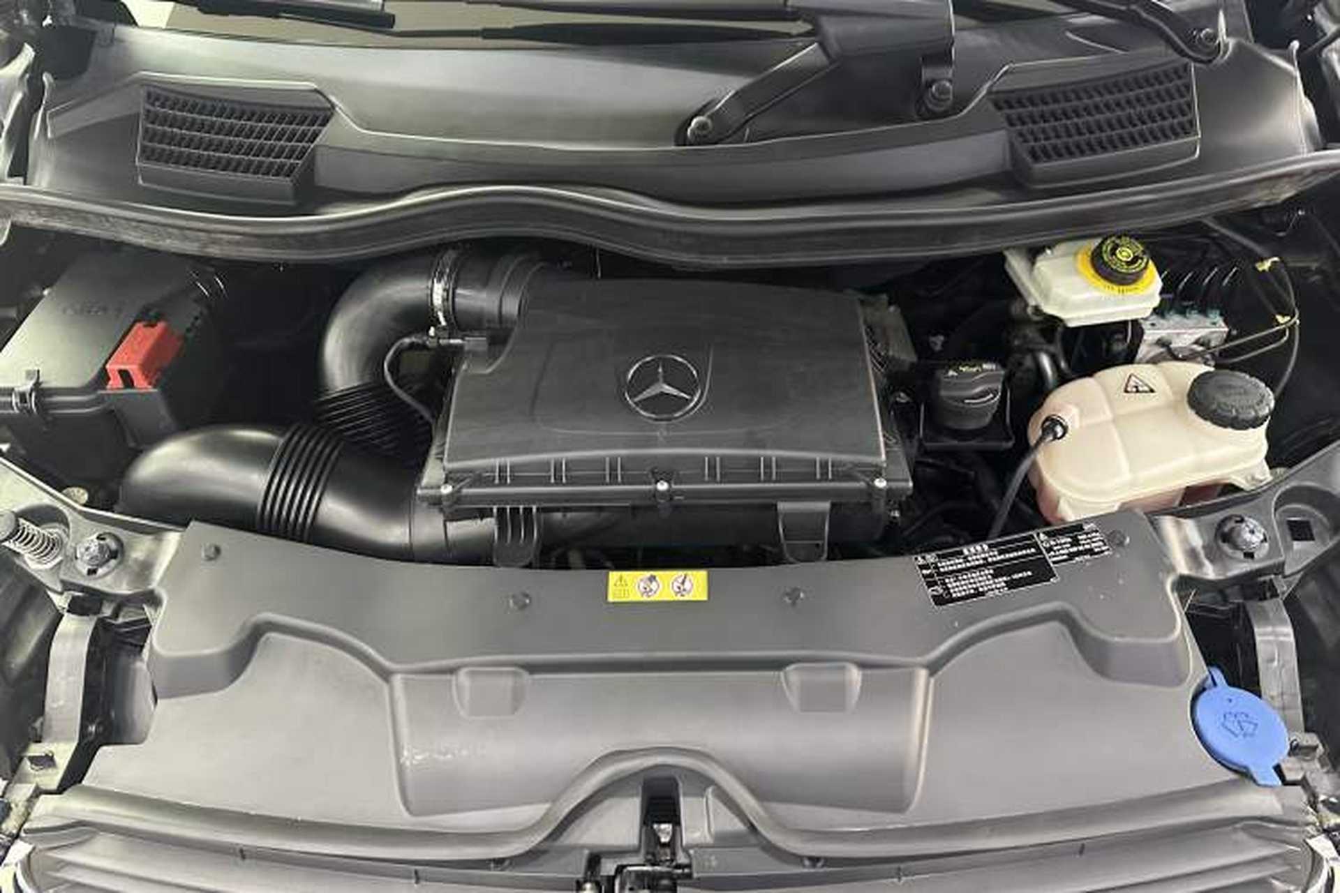 Used Mercedes-Benz V-Class 2017 V 260 Avantgarde Edition Interior 6