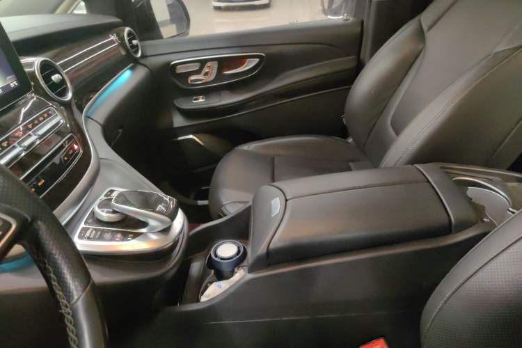 Used Mercedes-Benz V-Class 2017 V 260 L Prestige Extended Edition Interior 7