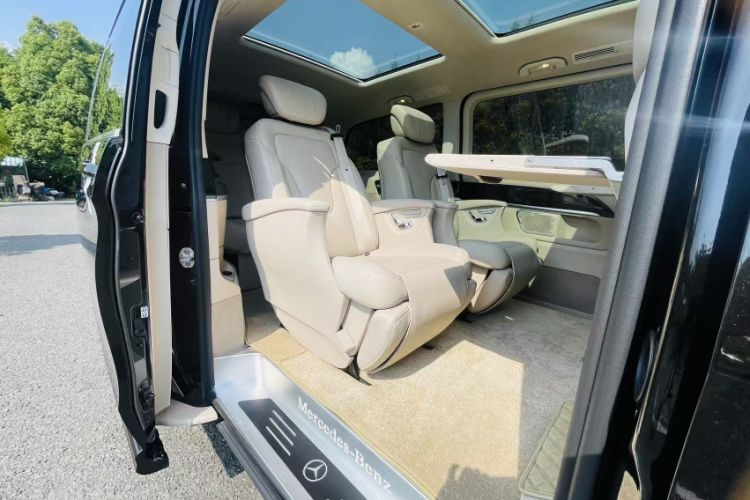 Used Mercedes-Benz V-Class 2017 V 260 L Prestige Extended Edition Interior 8