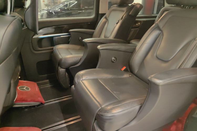 Used Mercedes-Benz V-Class 2017 V 260 L Prestige Extended Edition Interior 9
