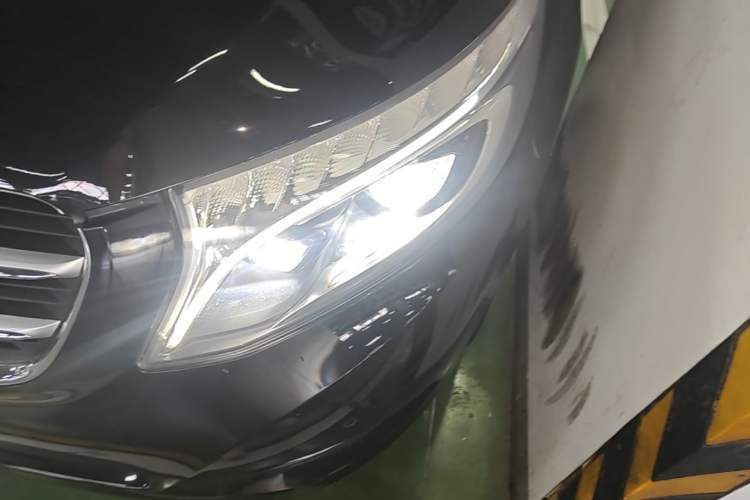 Used Mercedes-Benz V-Class 2017 V 260 L Prestige Extended Edition Left Front Headlight